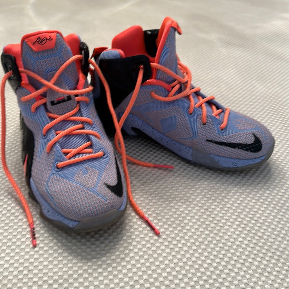 Nike Lebron 12 Youth Basketball shoes Size 3.5Y
